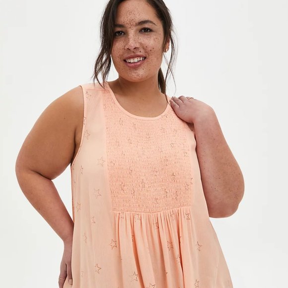 SOLD! NWT Torrid Peach Stars Smocked Tank - Picture 3 of 3